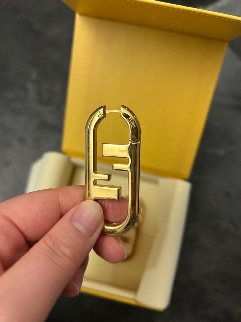 FENDI フェンディ　オーロックシングル　ピアス