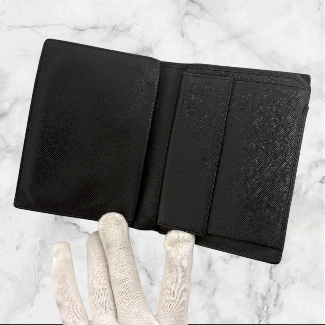 美品✨ PRADA プラダ 二つ折り財布 サフィアーノ ブラック 三角ロゴ