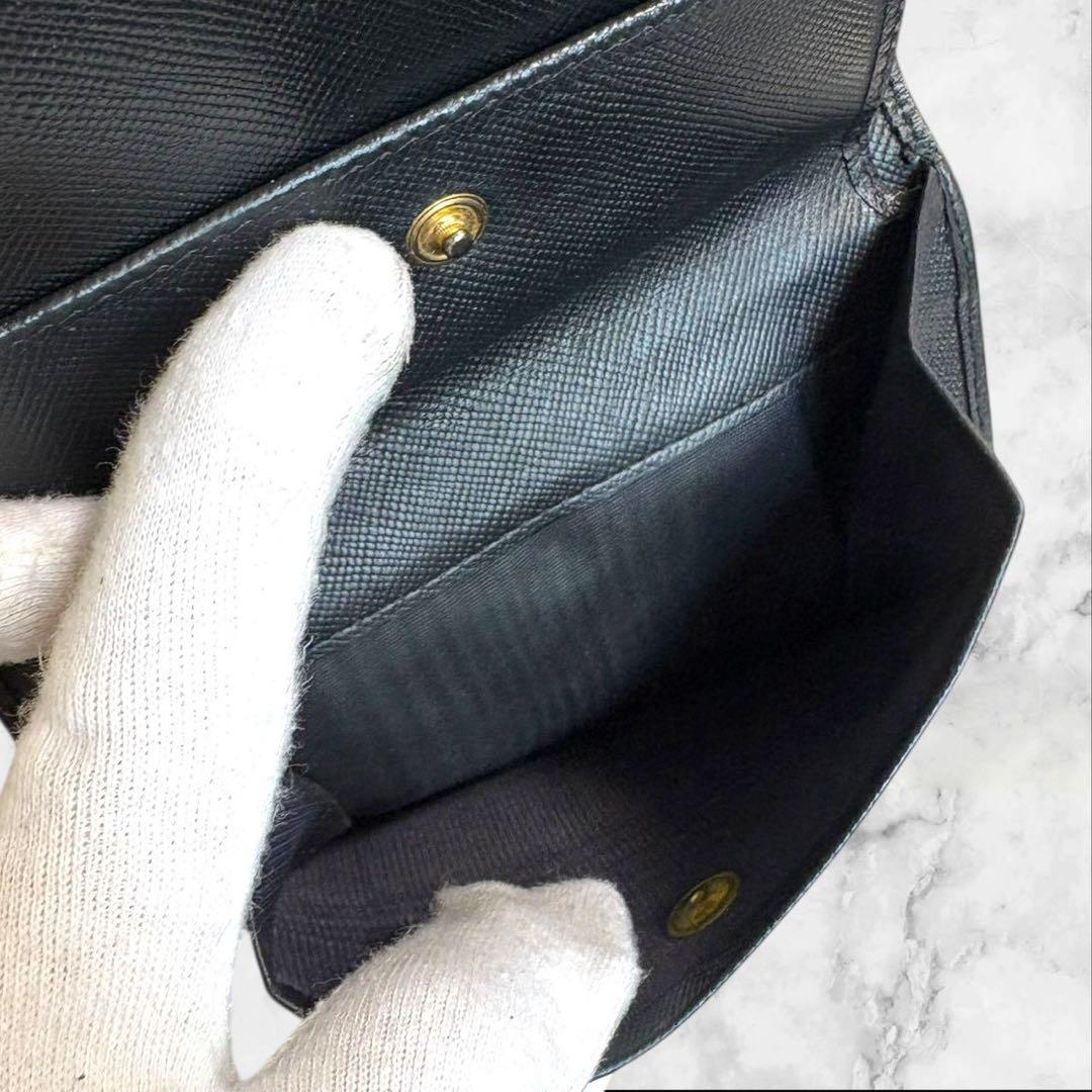 美品✨ PRADA プラダ 二つ折り財布 サフィアーノ ブラック 三角ロゴ