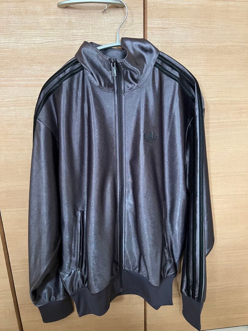 adidasOriginalsファイヤーバード メタリックトラックトップ