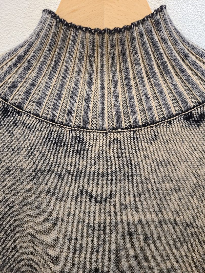 ハイネックセーター(ベージュ)