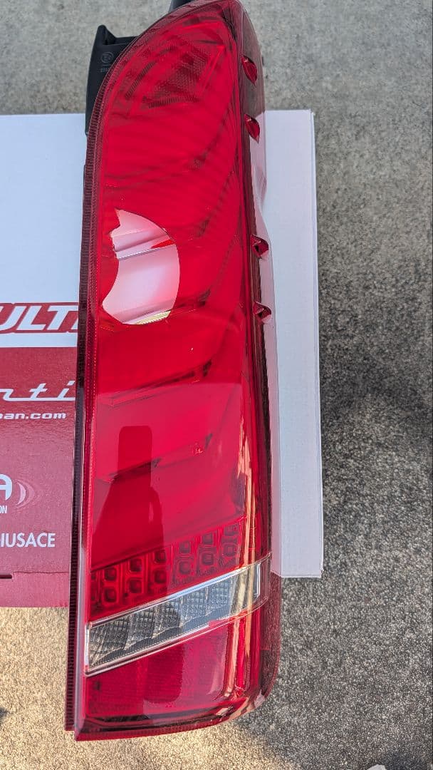 Valenti LEDテールランプ ウルトラシグマ ハイエース用 左側