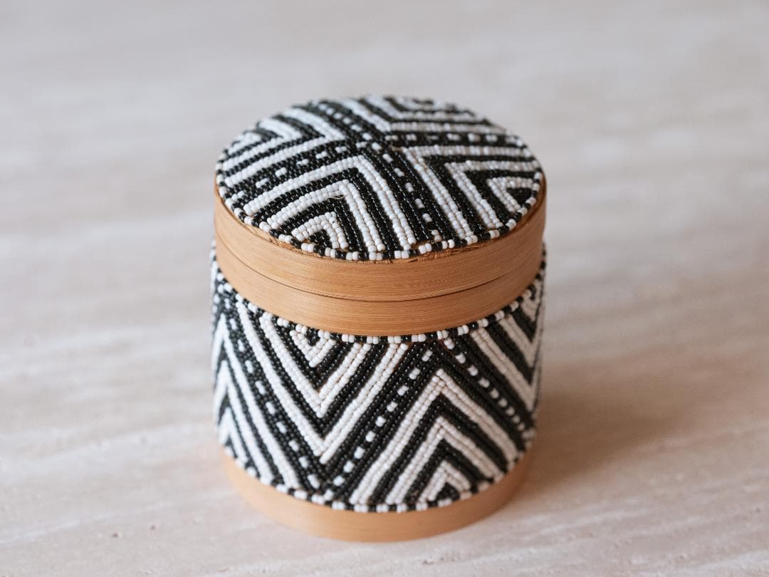 バリ島買付 ビーズ装飾 蓋付きバスケット 直径17cm item02