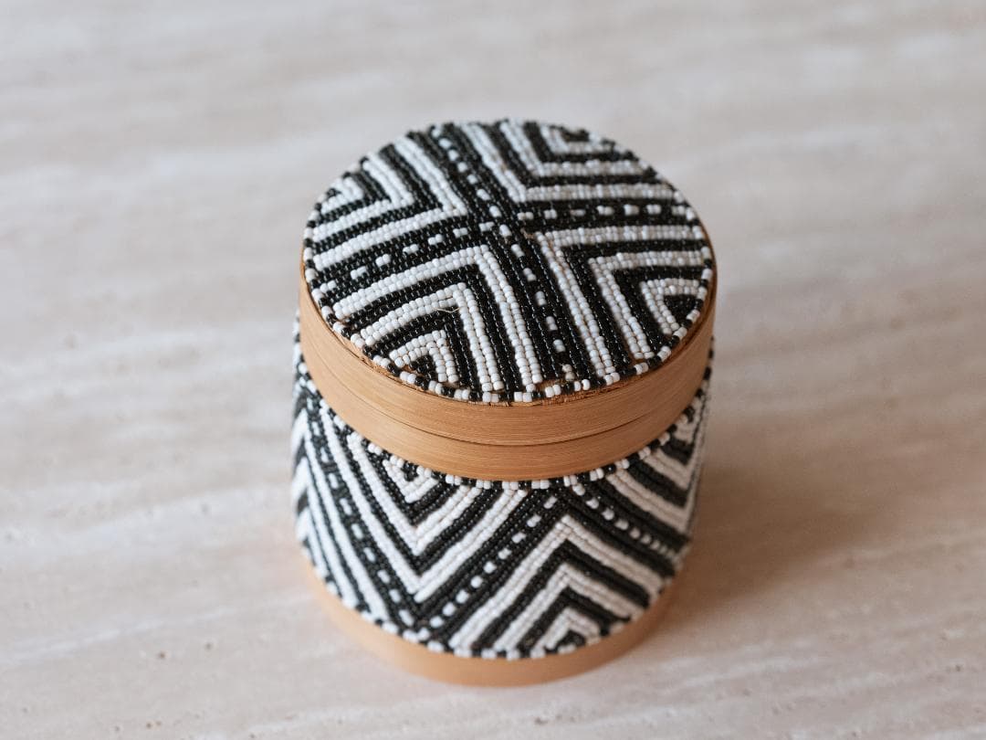 バリ島買付 ビーズ装飾 蓋付きバスケット 直径17cm item02