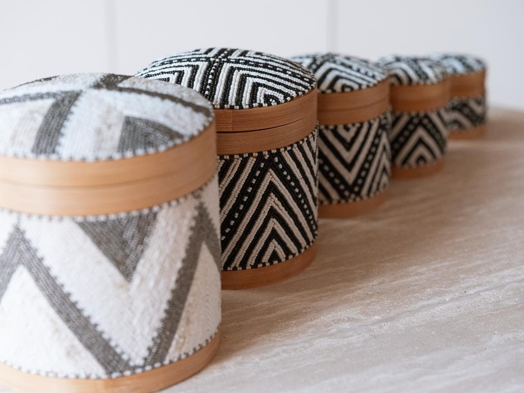 バリ島買付 ビーズ装飾 蓋付きバスケット 直径17cm item02