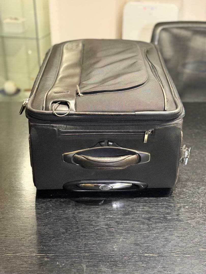 TUMI ブラック キャリーケース 23022D