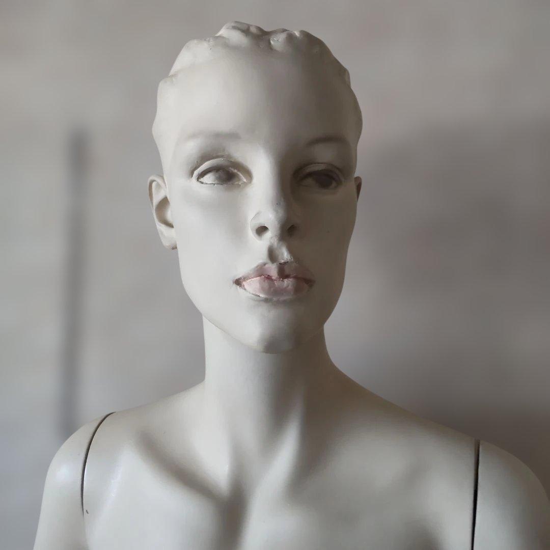 ①女性用ホワイトマネキン立ちポーズ 黒ヒール付き177cm