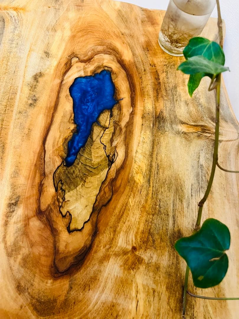 レジンテーブル　サイドテーブル　ソファテーブル　一枚板　栃の木