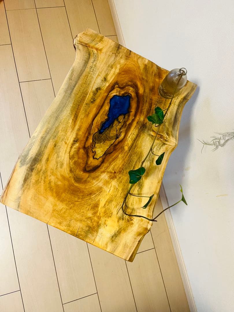 レジンテーブル　サイドテーブル　ソファテーブル　一枚板　栃の木