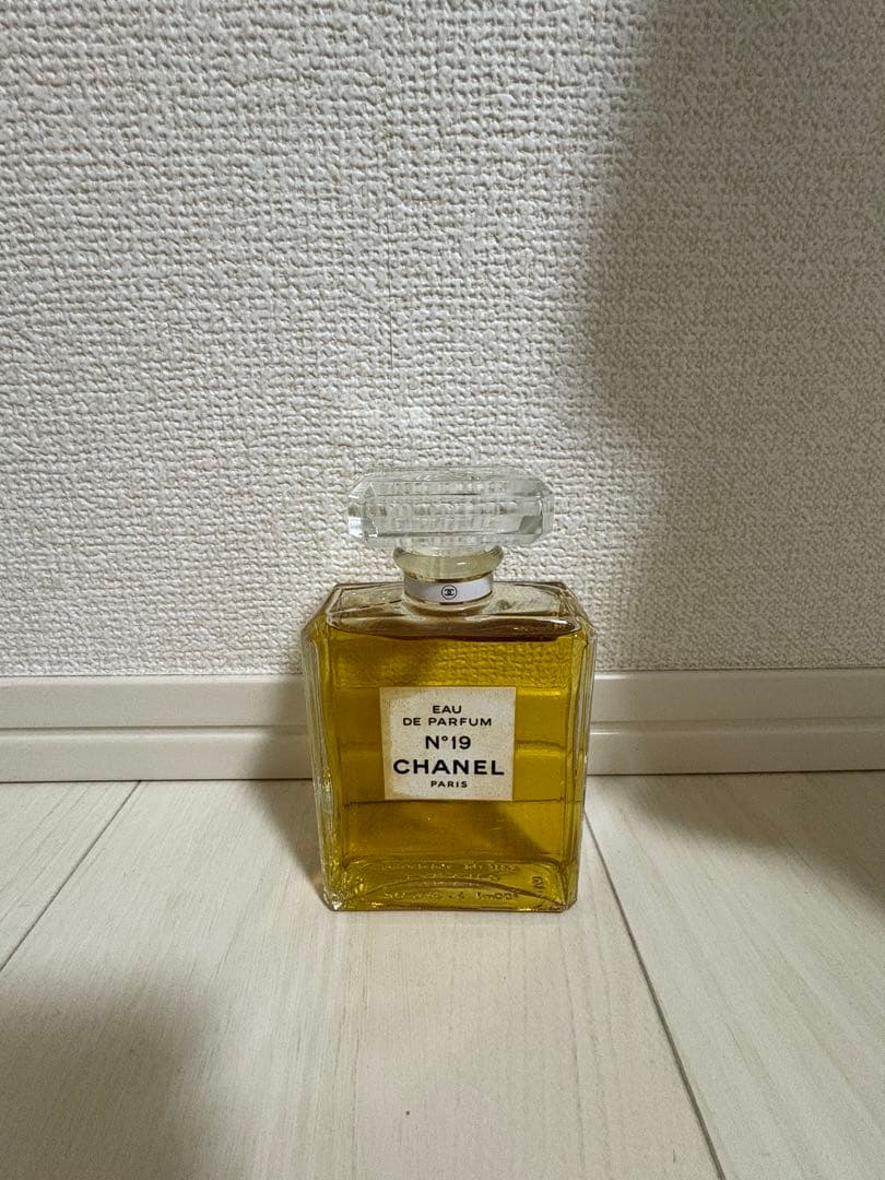 【美品】CHANEL Eau de Parfum N°19 100ml