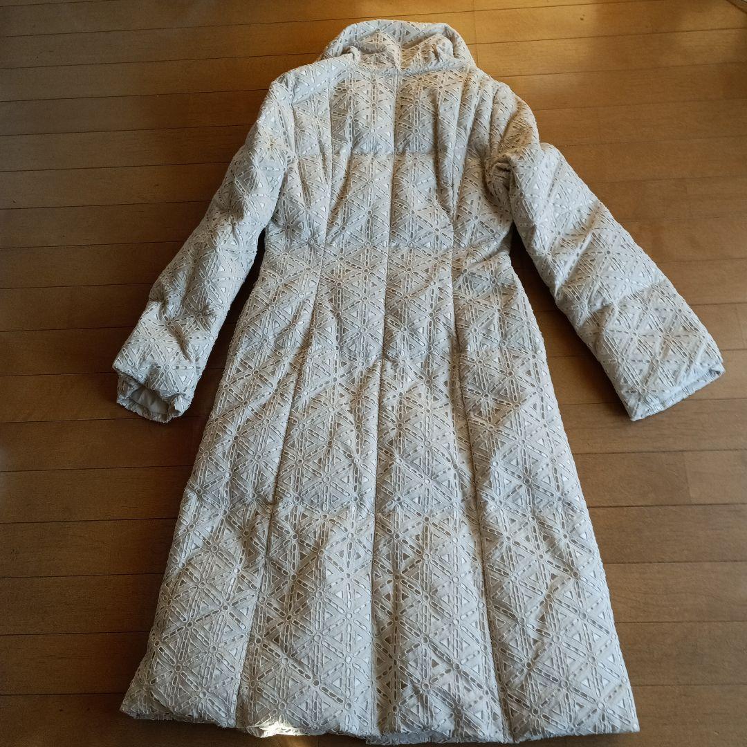 ベージュキルティングダウンロングコート