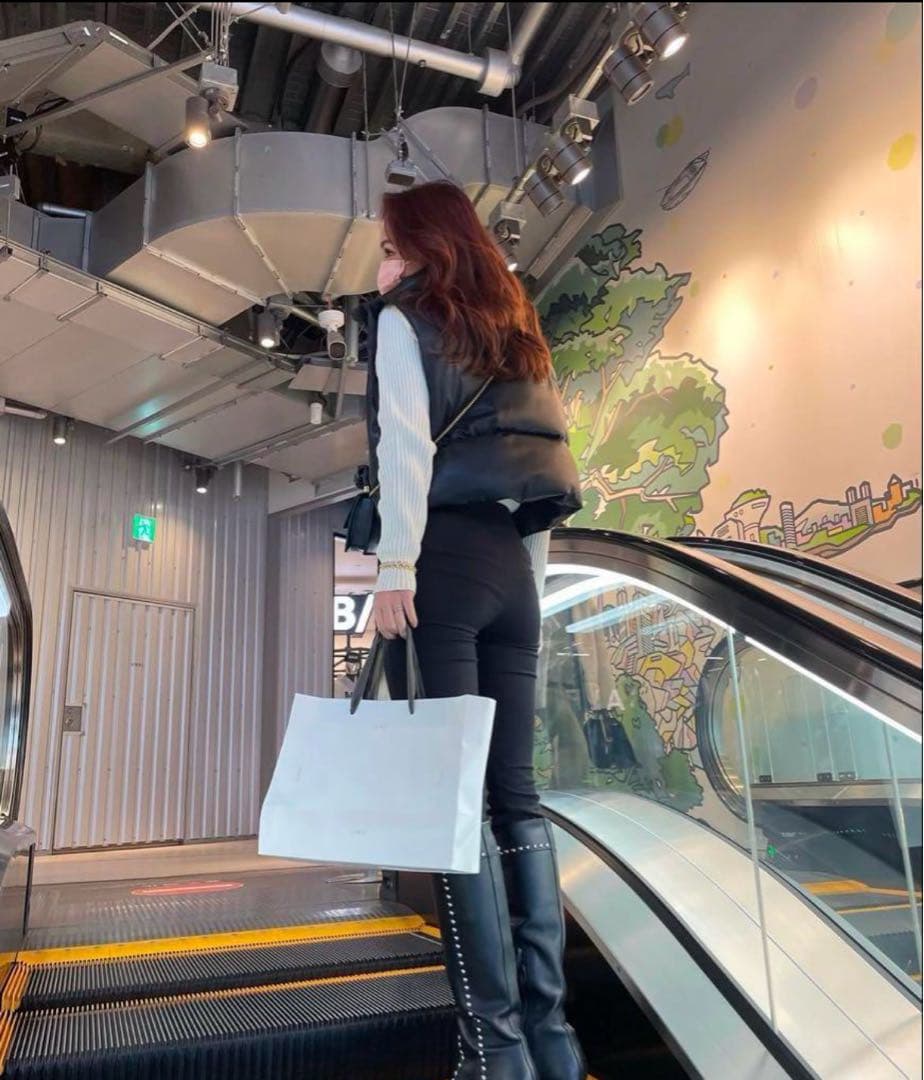 超美品　ZARA ザラ　【L】 フェイクレザーパフベスト　ハーフダウンベスト