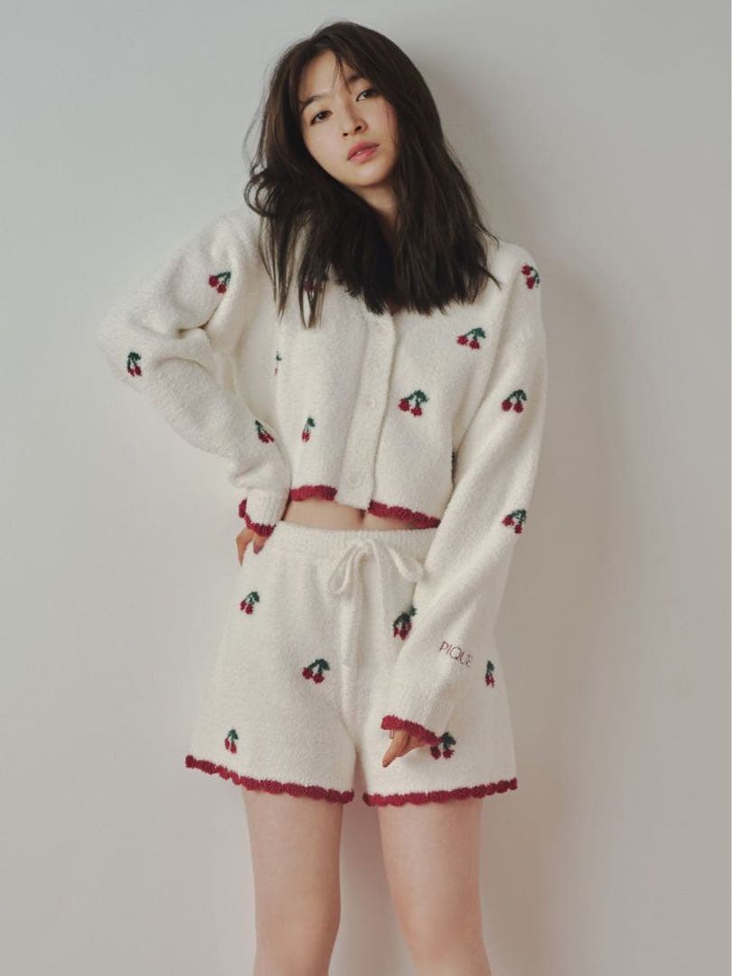 ジェラートピケ　チェリー柄ジャガードカーディガン&ショートパンツセット　ホワイト
