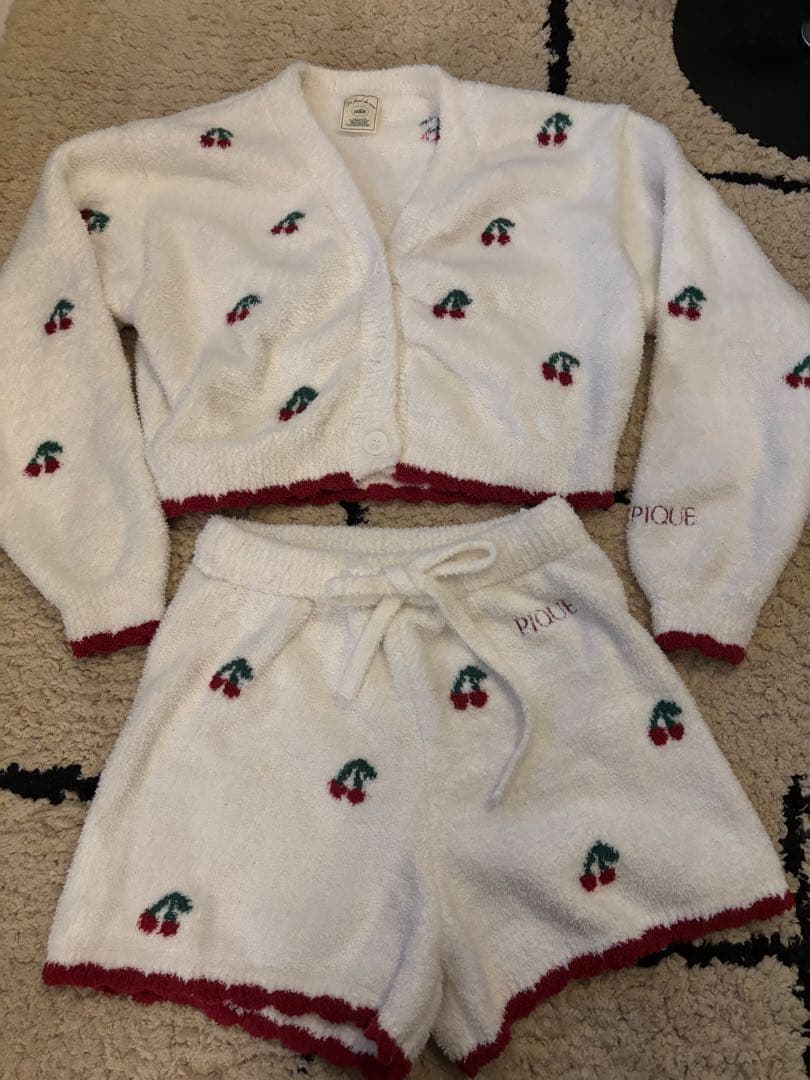 ジェラートピケ　チェリー柄ジャガードカーディガン&ショートパンツセット　ホワイト