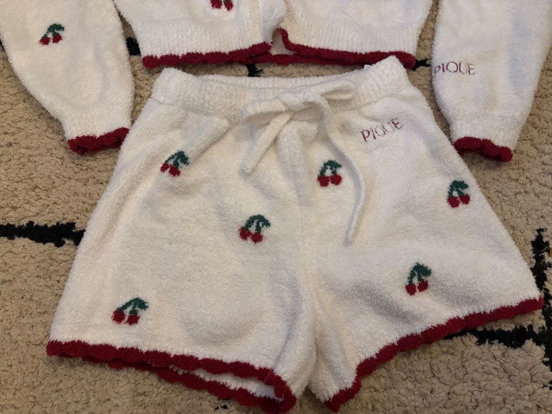 ジェラートピケ　チェリー柄ジャガードカーディガン&ショートパンツセット　ホワイト