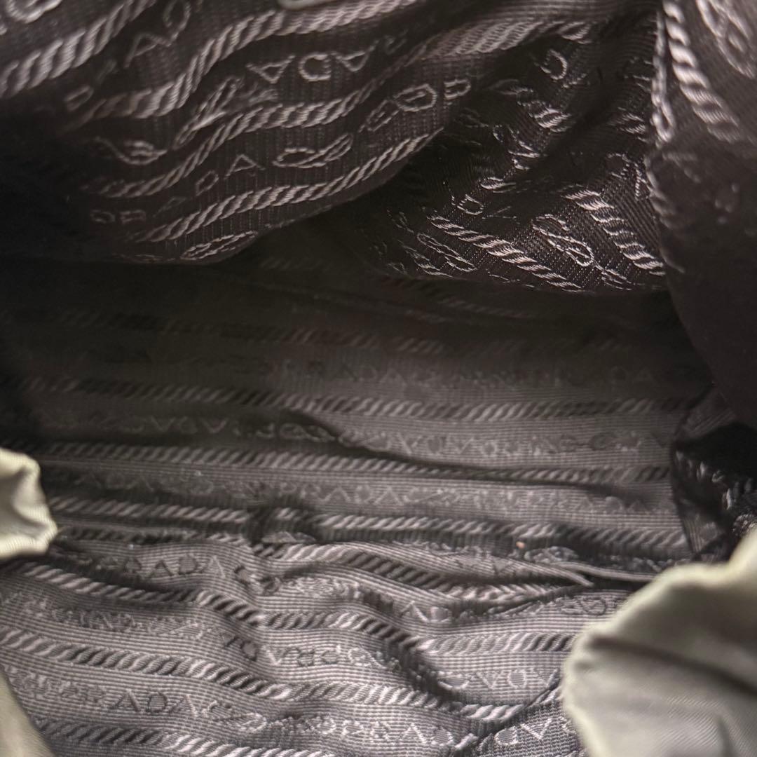 【美品】PRADA プラダ 三角ロゴ リュック バックパック 白タグ カーキ