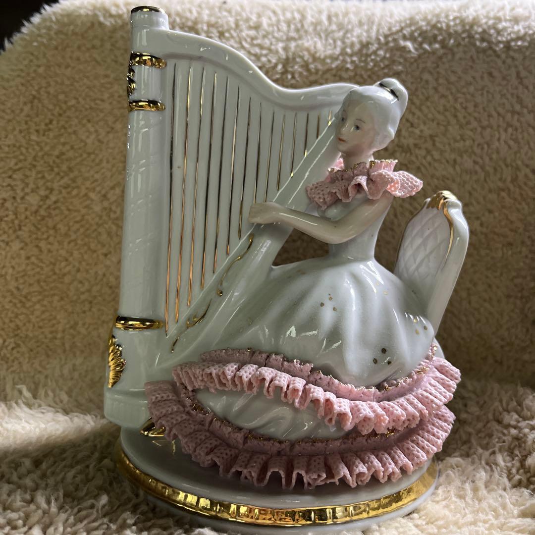 ハープを演奏する女性のオルゴール