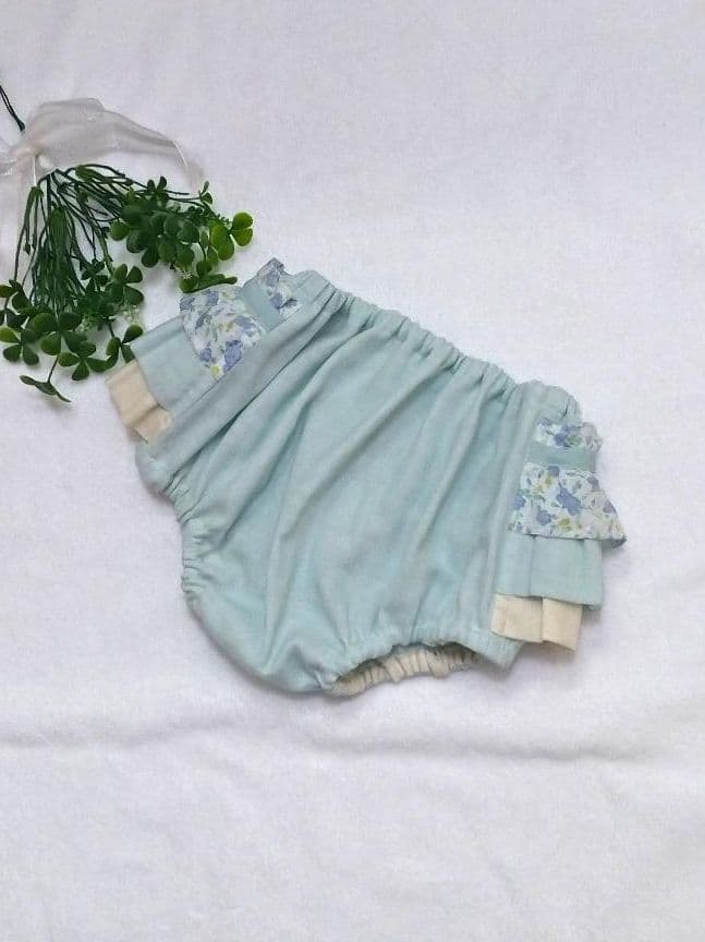 【送料無料】ブルー小花の2点セット♡ふりふりワンピース風スタイ&ベビーパンツ