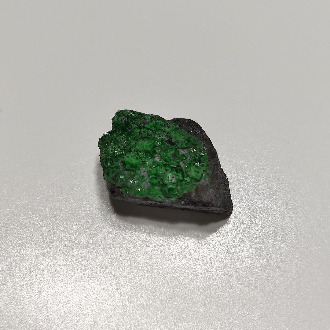 パワーストーン　天然石　ウバロバイト（灰クロムざくろ石）13g　No.822