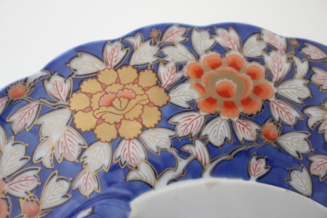 幸楽窯　古伊万里色絵金蘭鳳凰花唐草文　献上　大盛器　三足和皿