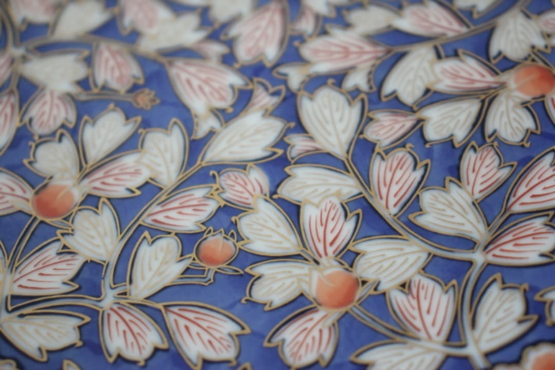 幸楽窯　古伊万里色絵金蘭鳳凰花唐草文　献上　大盛器　三足和皿