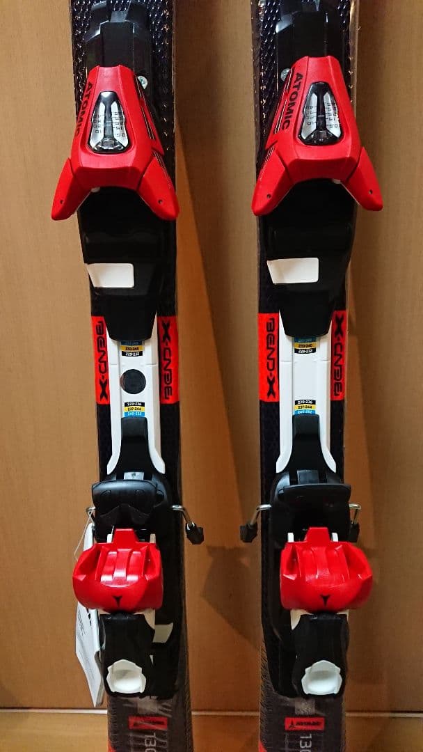 ATOMIC 新品未使用130㎝簡単調整229～336㎜アトミックJ2 スキー板