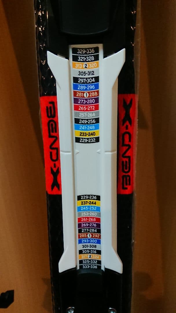 ATOMIC 新品未使用130㎝簡単調整229～336㎜アトミックJ2 スキー板