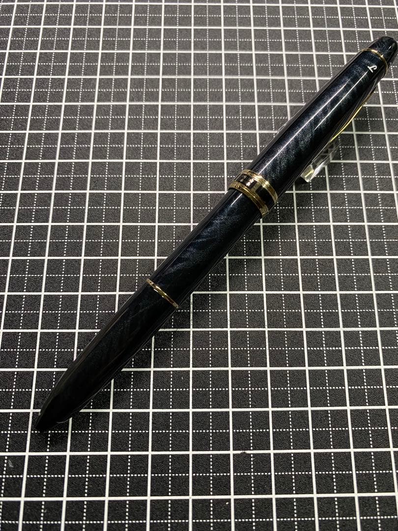 PILOT 3+1 EXECT BLACK&GRAY 多機能ペン