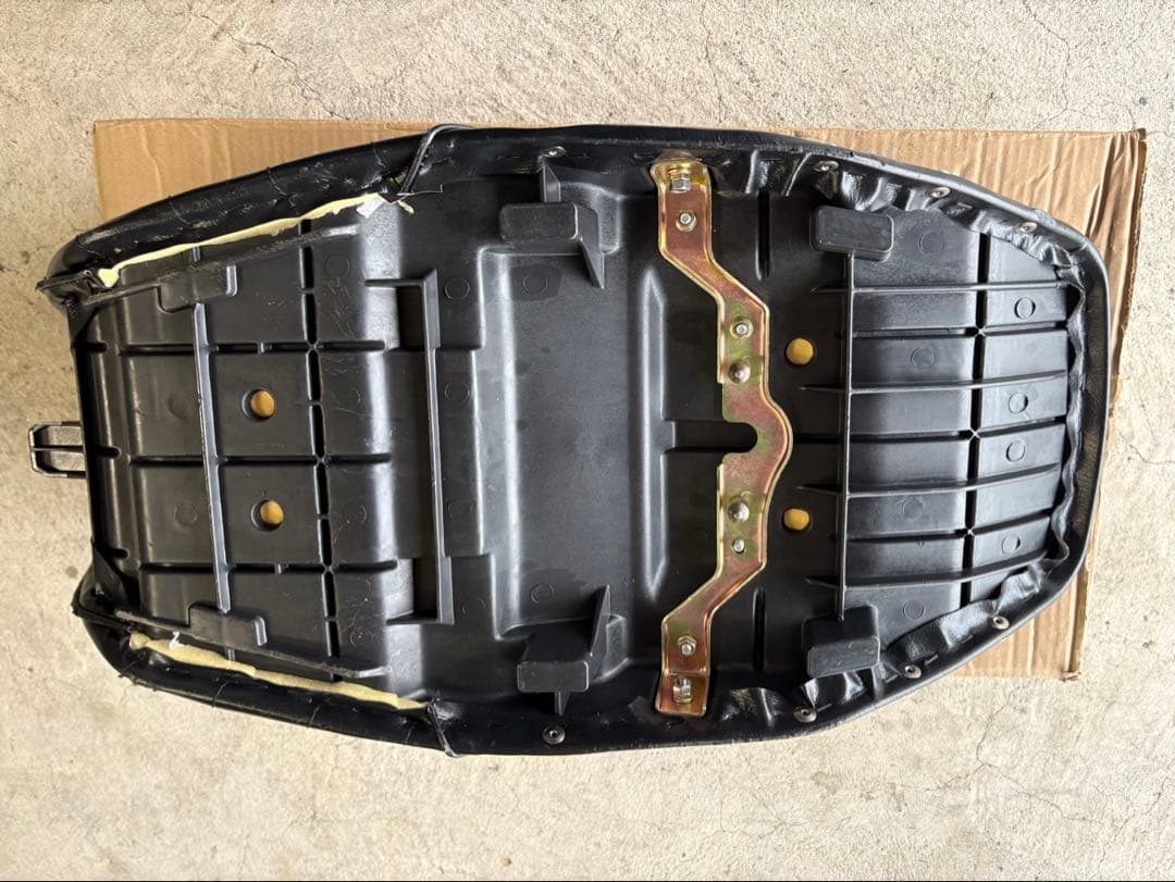 ZRX400 / ZRX400-2 鋲打ち 黒皮 タックロールシート