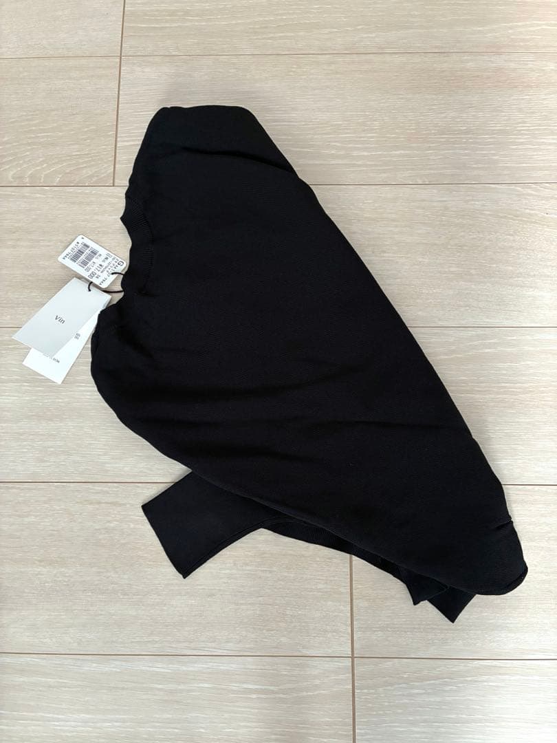 新品 可愛いです‼︎ 1.7万 Vin ラインストーン ニット シンプル 黒