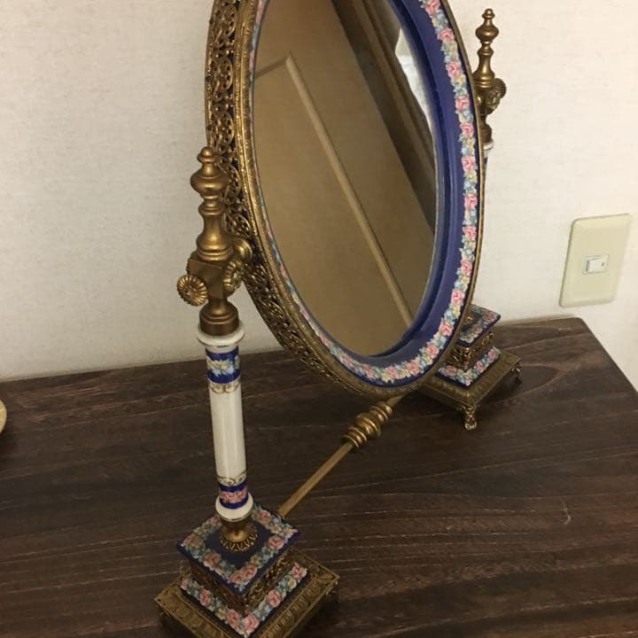 小さなドレッサー