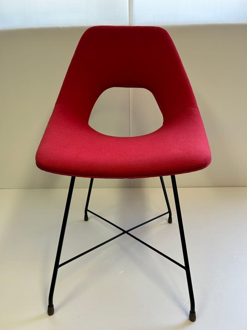 アウグスト・ボッツィによってデザインされたコスモスチェア