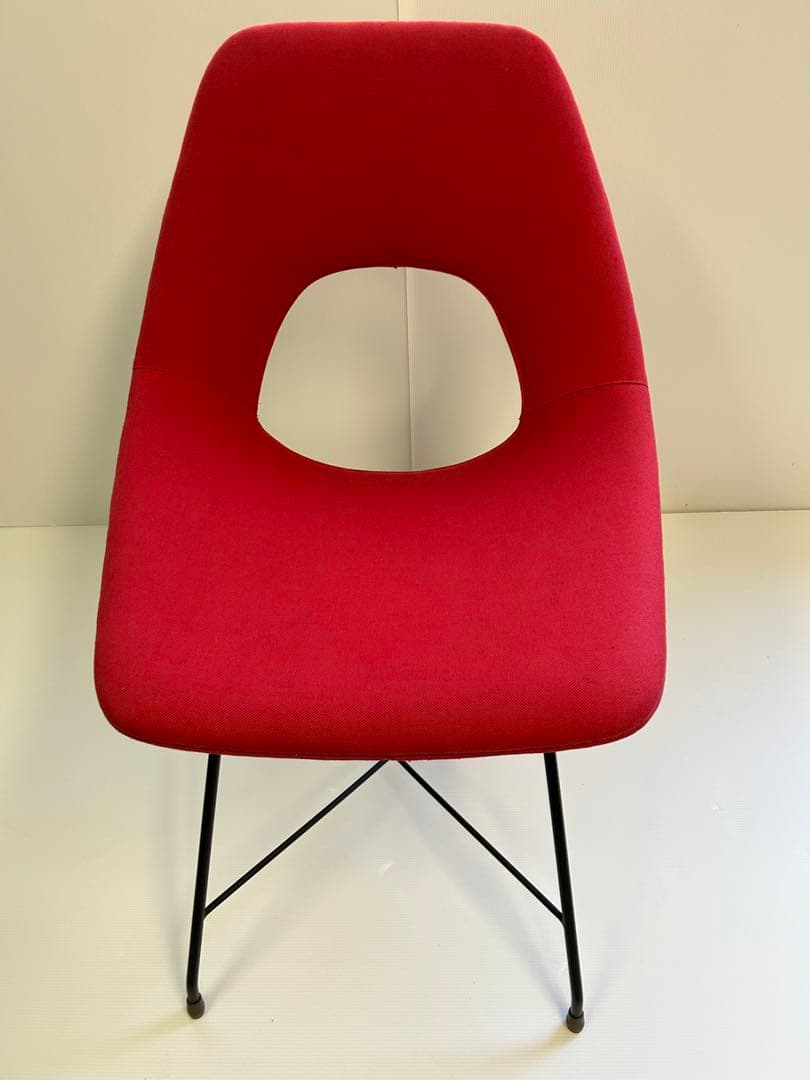 アウグスト・ボッツィによってデザインされたコスモスチェア