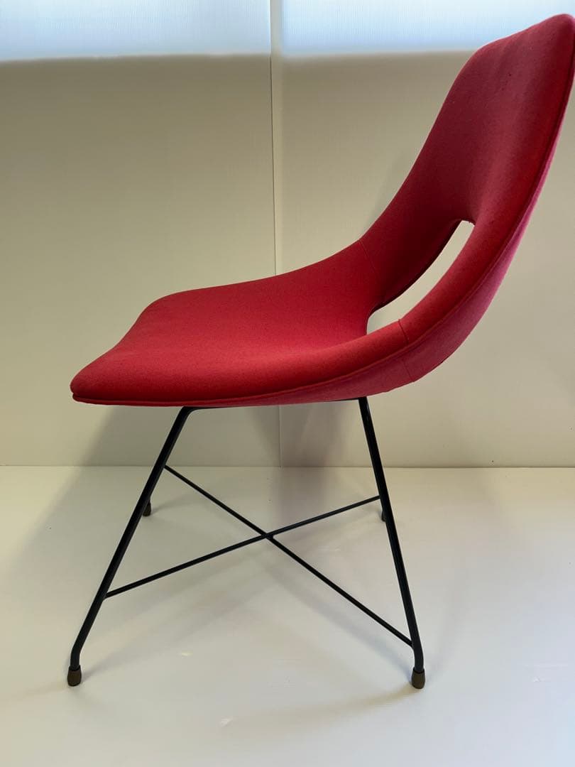 アウグスト・ボッツィによってデザインされたコスモスチェア