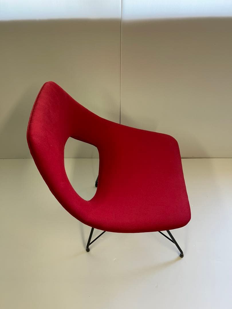 アウグスト・ボッツィによってデザインされたコスモスチェア