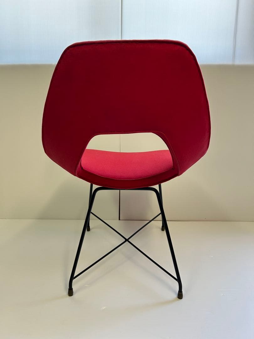 アウグスト・ボッツィによってデザインされたコスモスチェア