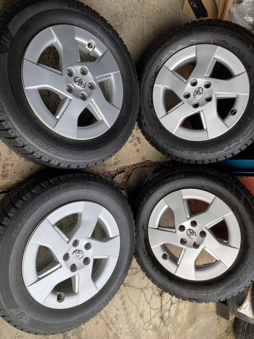 トヨタ プリウス純正15インチ スタッドレスタイヤ ホイールセット