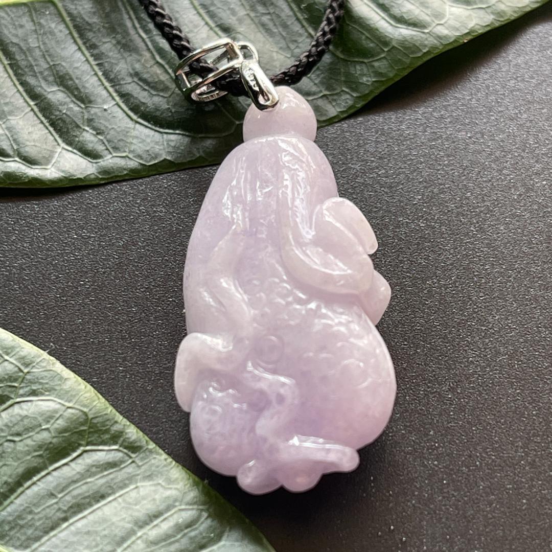 鑑別書付・無処理天然ミャンマー産本翡翠白菜ラベンダー金運アップペンダント8174