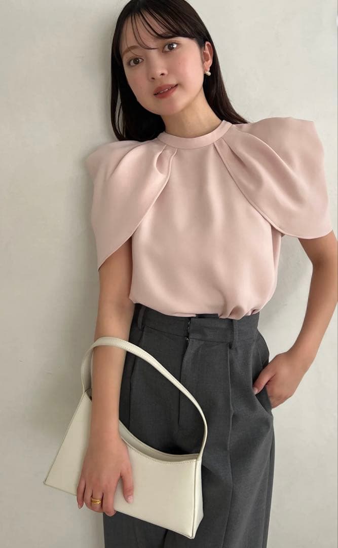 アニュアンス フォルムショルダーブラウス　ピンク