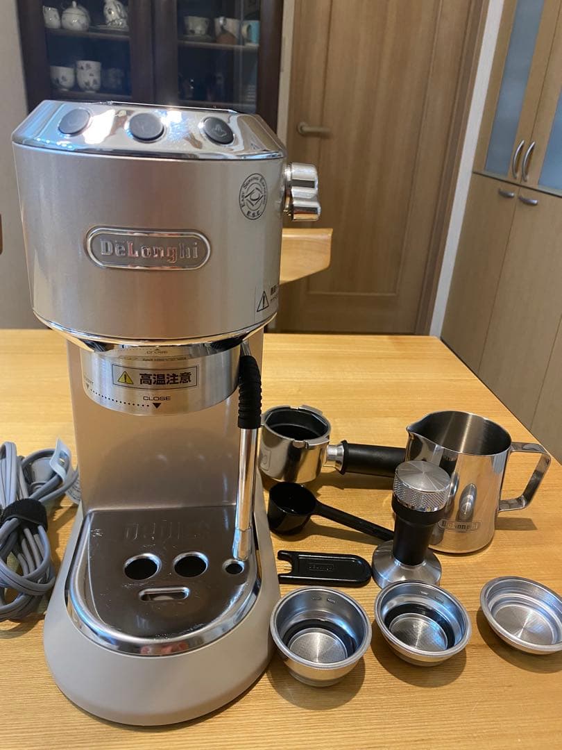 デロンギ　デディカ アルテ エスプレッソ・カプチーノメーカー ※注意点あり