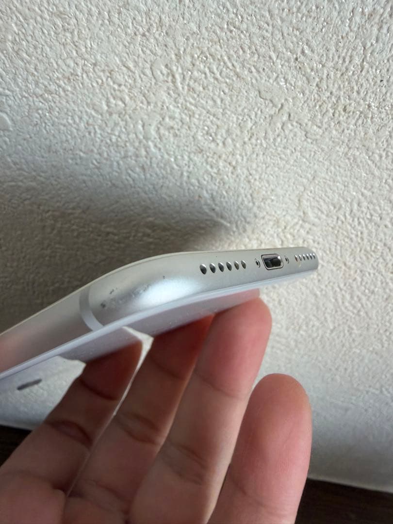 iPhone 8 シルバー　64GB バッテリー97%