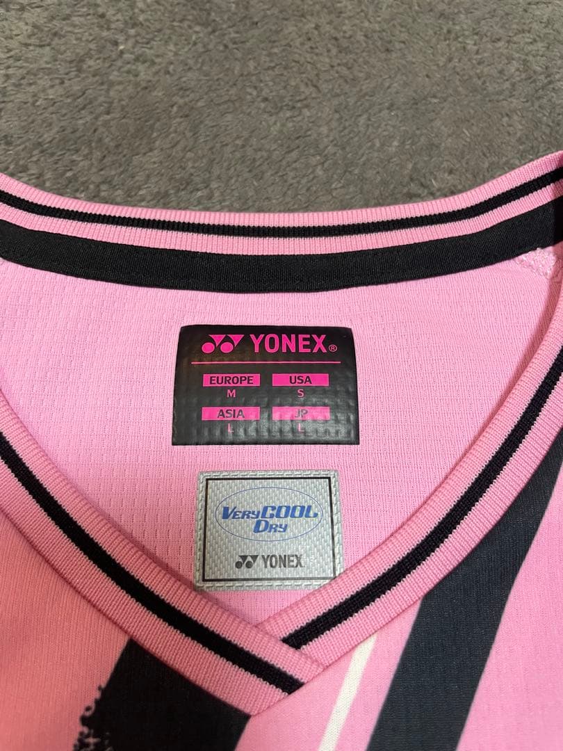 ヨネックス　ピンクユニフォーム上下セットＬサイズ