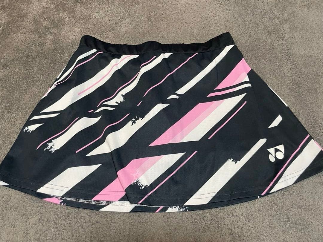 ヨネックス　ピンクユニフォーム上下セットＬサイズ