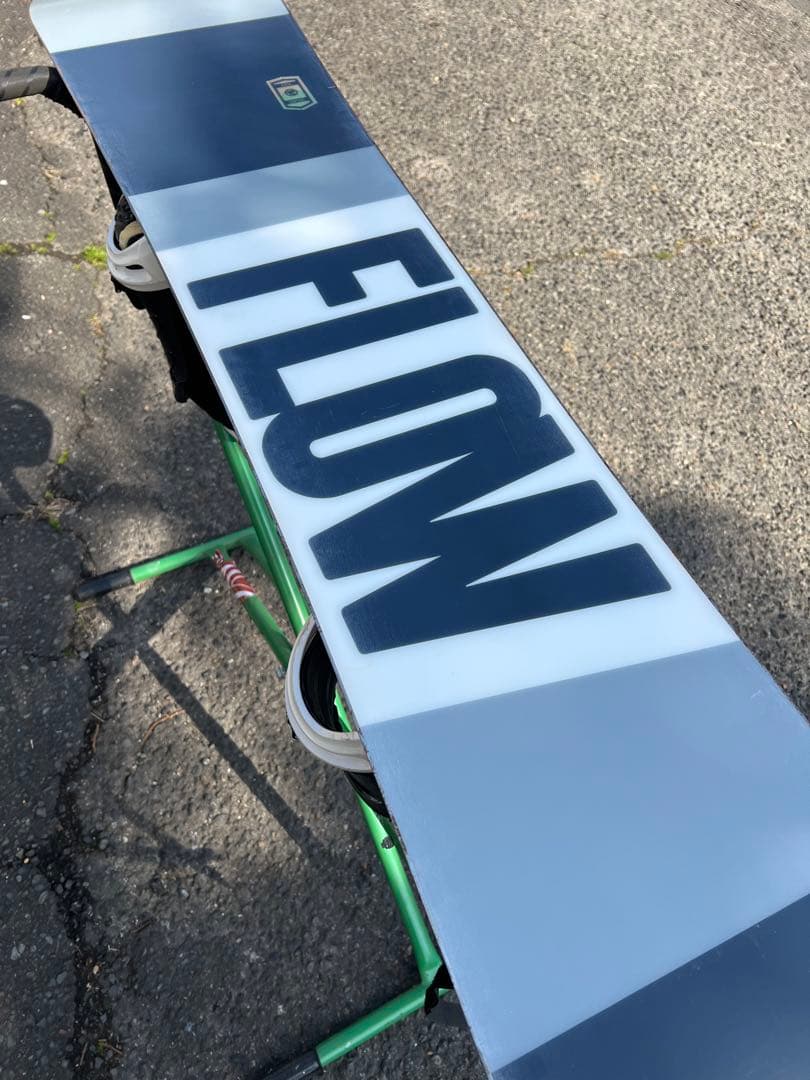 FLOWの板 SALOMONのビンディング DEELUXEのブーツ