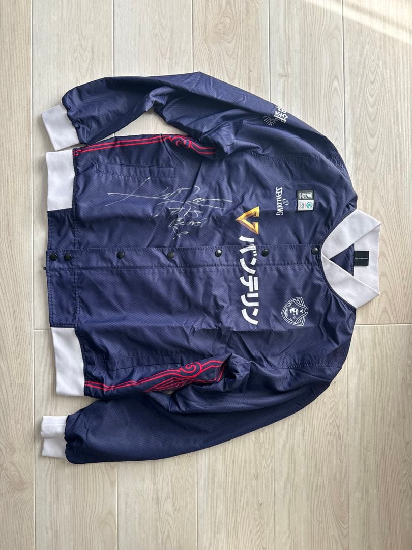 横浜ビーコルセアーズ#15 キーファー・ラベナ選手ウォームアップジャケット