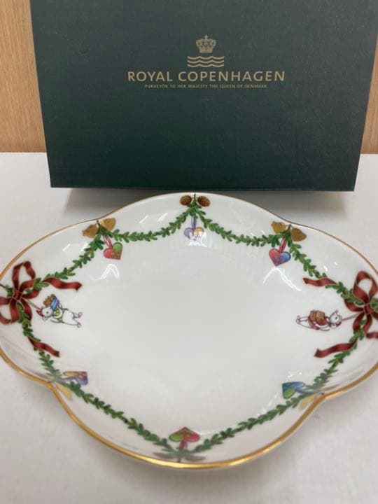 ロイヤルコペンハーゲン オーバルディシュ　スターフルデット　箱付き