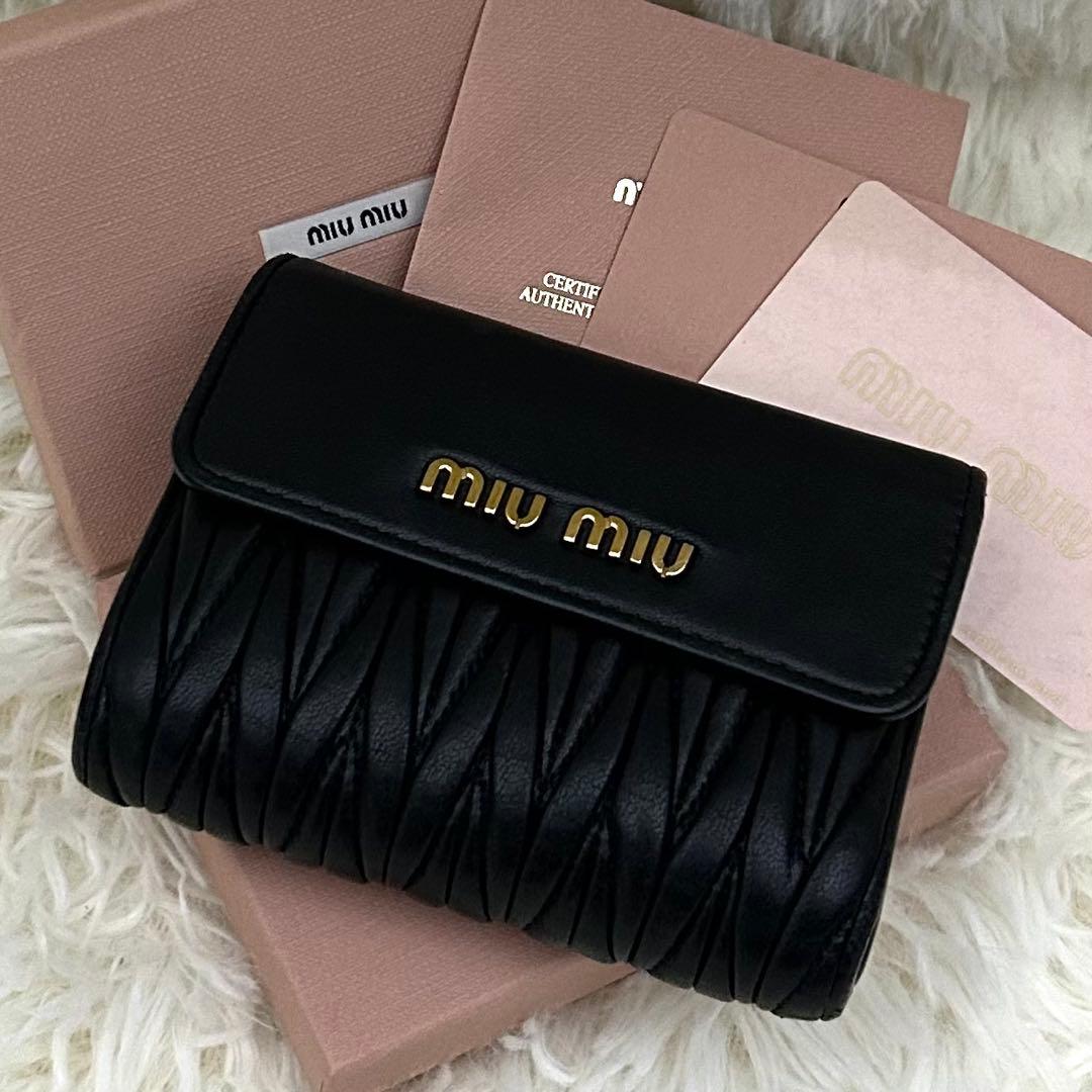 【極美品】ICチップ内蔵 MIUMIU マテラッセ レザー 二つ折り財布