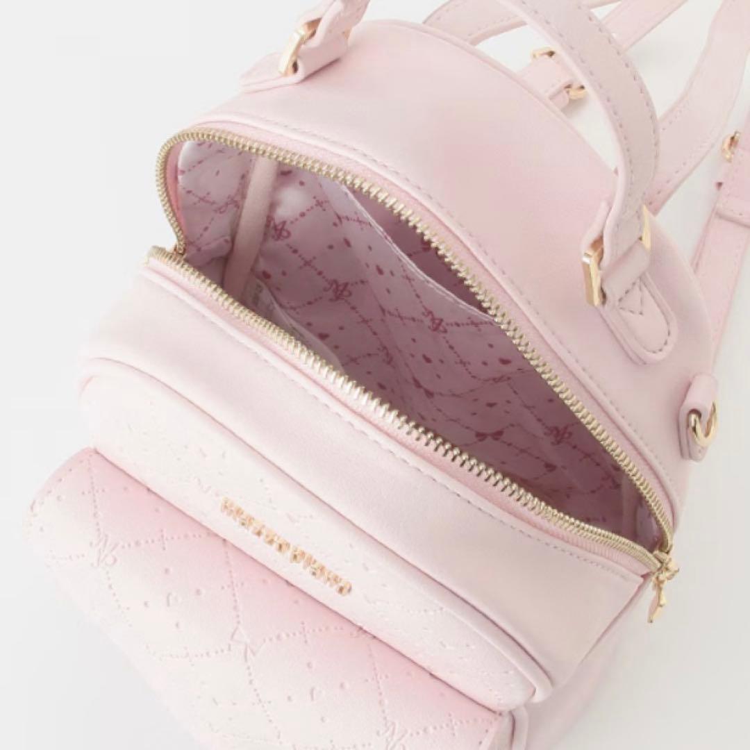 メゾピアノ モノグラム柄型押し　ミニリュック