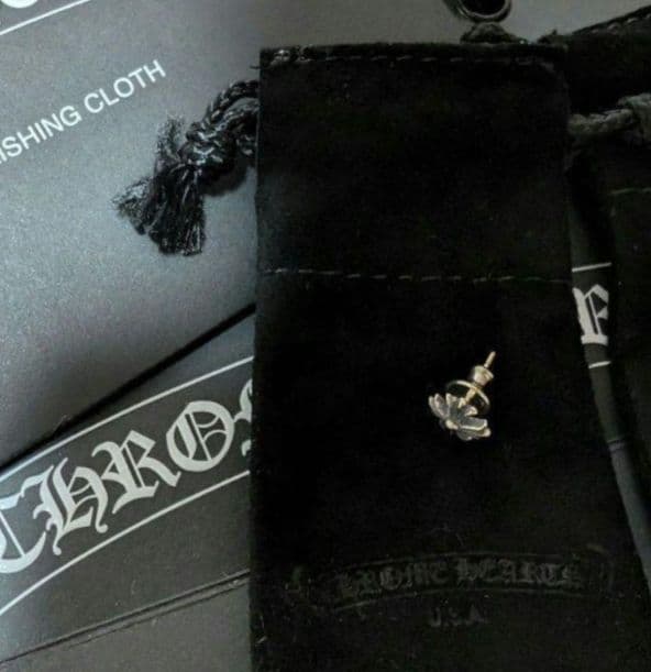 クロムハーツ CHプラススタッドピアス １個