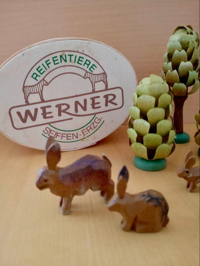 ドイツ　ザイフェン　わっぱ　木工品　ウサギの家族と木